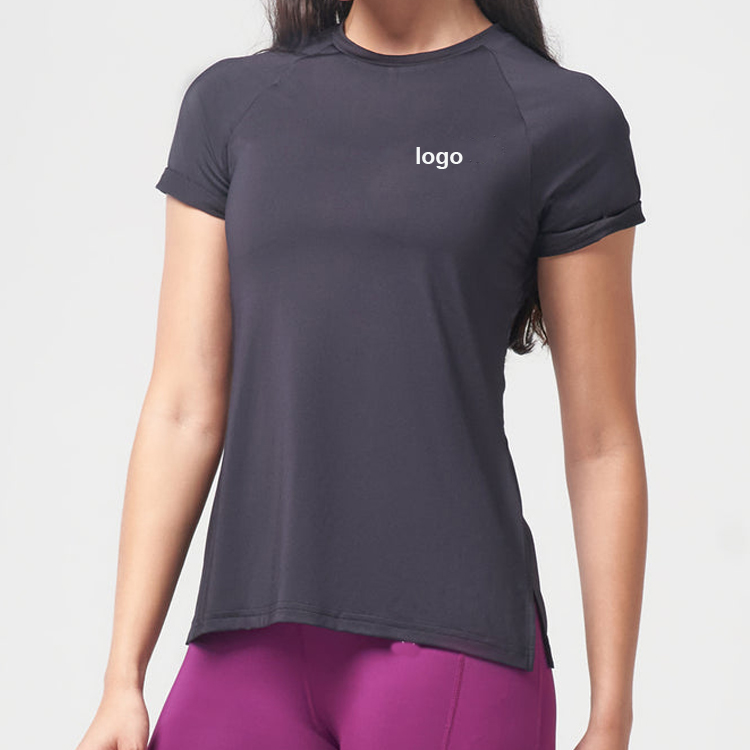 https://www.aikasportswear.com/high-quality-polyester-side-mesh-panel-bottom-split-custom-plain-women-gym-fitness-t-shirts-product/